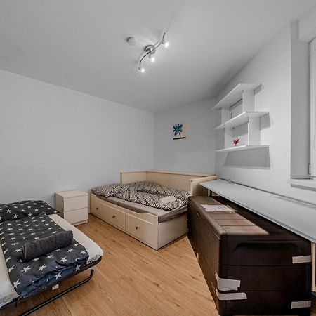 Huge Apartment Next To Train Station Close To The City Center Bratislava Exterior foto