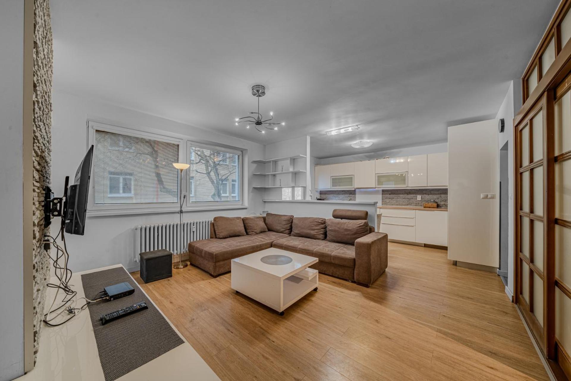 Huge Apartment Next To Train Station Close To The City Center Bratislava Exterior foto